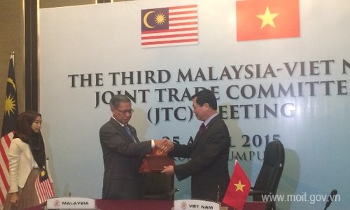 Vietnam, Malaysia boost economic cooperation - ảnh 2